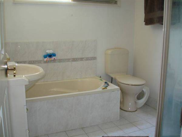 2 bedroom Townhouse- Polish Floors and Built-ins Picture 3