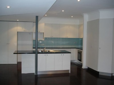 Renovated 2 Bedroom house with NEW KITCHEN Picture