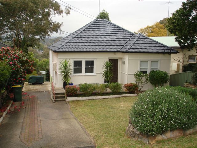 Renovated 2 Bedroom house with NEW KITCHEN Picture 2