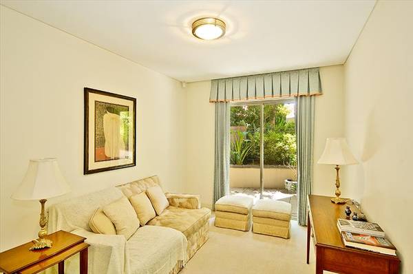 DELIGHTFUL 3 BEDROOM STRATA GARDEN UNIT Picture 2