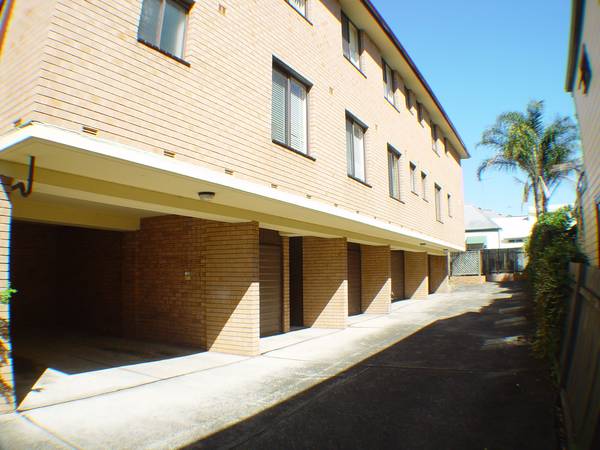 Lifestyle and Location Picture Lifestyle and Location Picture