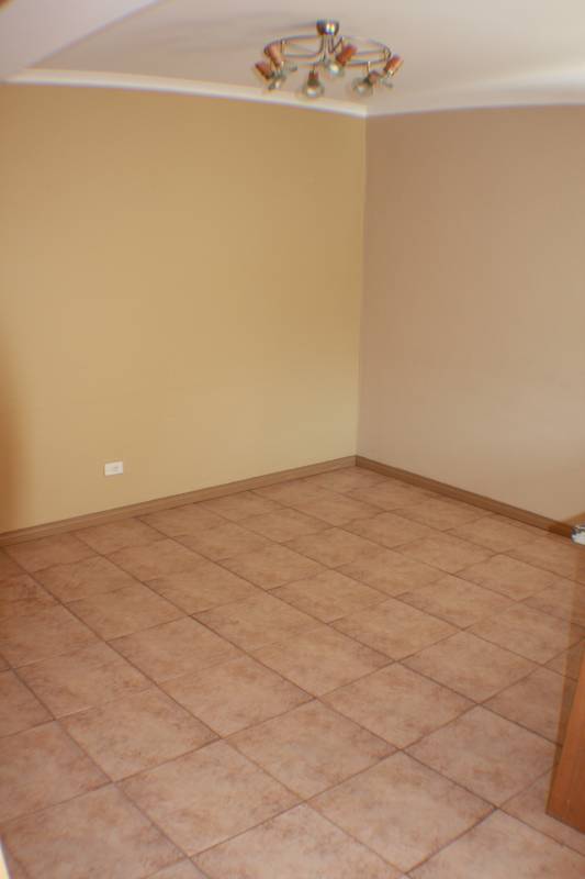 Trendy Townhouse! Picture 2