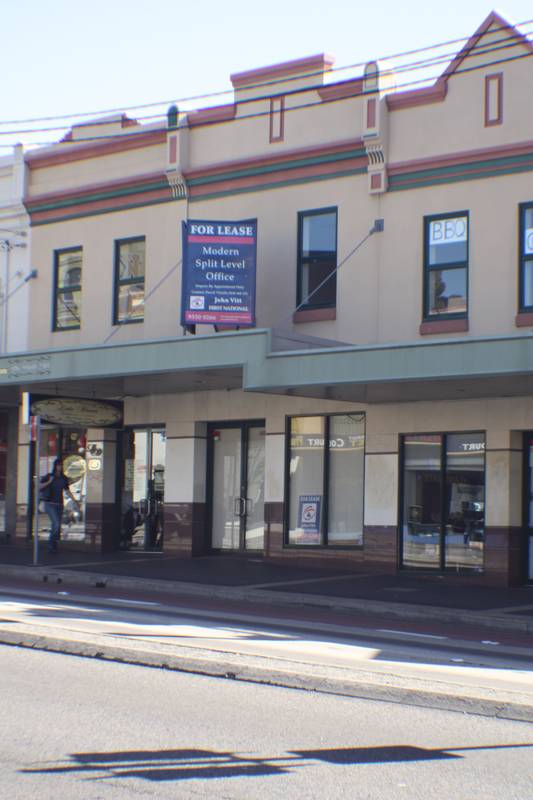 Spilt Level Commercial Shop Picture 1