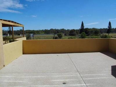 LARGE ENTERTAINING COURTYARD Picture LARGE ENTERTAINING COURTYARD Picture