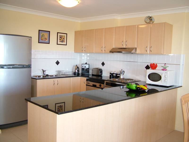 BEAUTIFUL UNIT WITH GREAT VIEWS Picture 2