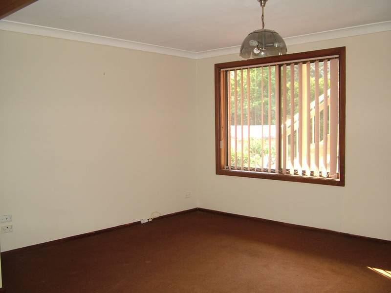 ROOMY 3 BEDROOM DOWNSTAIRS FLAT Picture 2