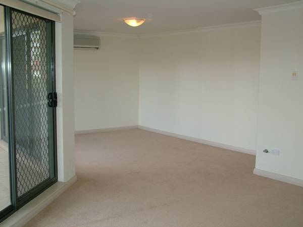 302/1-9 Torrens Ave Picture 2