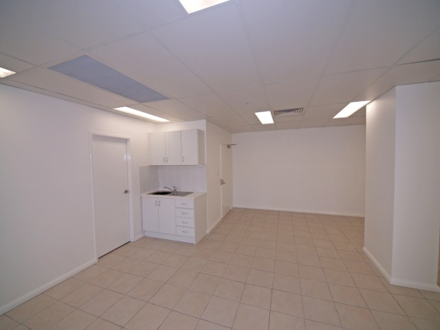 COMMERCIAL - CLOSE TO EVERYTHING Picture 1