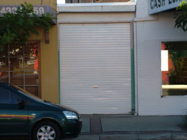 STORAGE GARAGE Picture 1