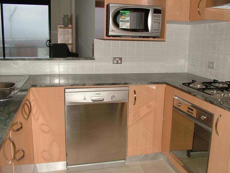 EXECUTIVE STYLE FURNISHED APARTMENT Picture 2