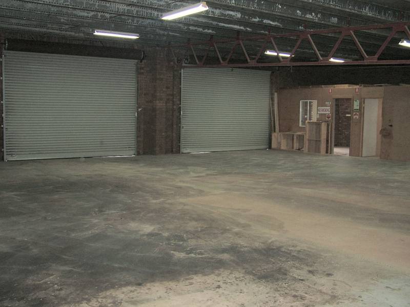 LARGE FACTORY BAYS- MAKE ME AN OFFER Picture 3