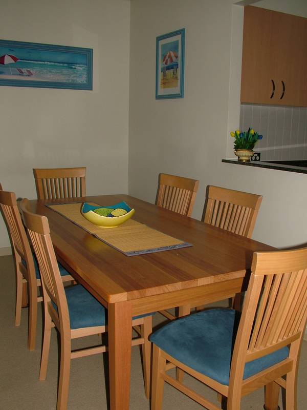 EXECUTIVE STYLE FURNISHED UNIT WITH OCEAN VIEWS Picture 3