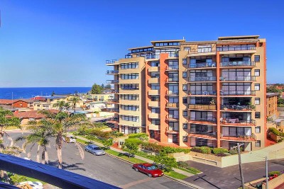 EXECUTIVE STYLE FURNISHED UNIT WITH OCEAN VIEWS Picture