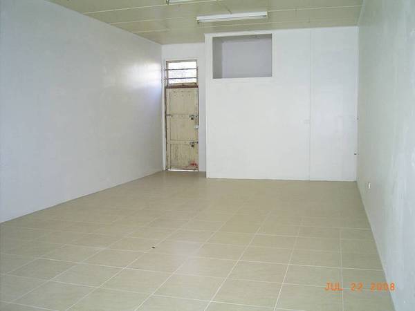 COMMERCIAL SHOP ON MAIN ROAD Picture 2