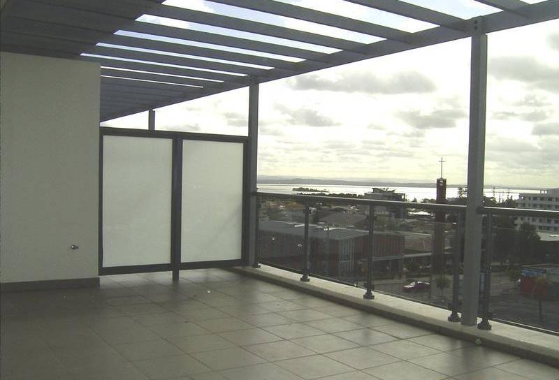 SITUATED CLOSE TO TOWN Picture 2