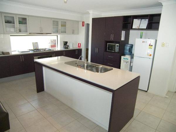 DESIGNED, BUILT & SIMPLY STUNNING Picture 2