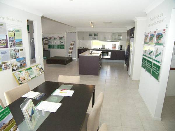 DESIGNED, BUILT & SIMPLY STUNNING Picture 3