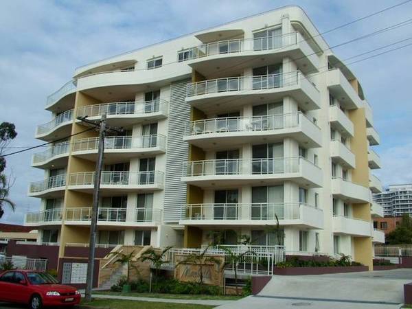 LIFESTYLE & LOCATION... Picture 1