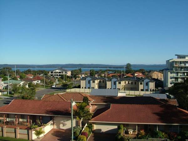 LIFESTYLE & LOCATION... Picture 3