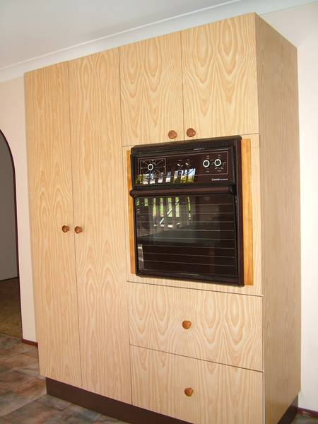 3 BEDROOM FAMILY HOME IN A GREAT LOCATION Picture 3 BEDROOM FAMILY HOME IN A GREAT LOCATION Picture