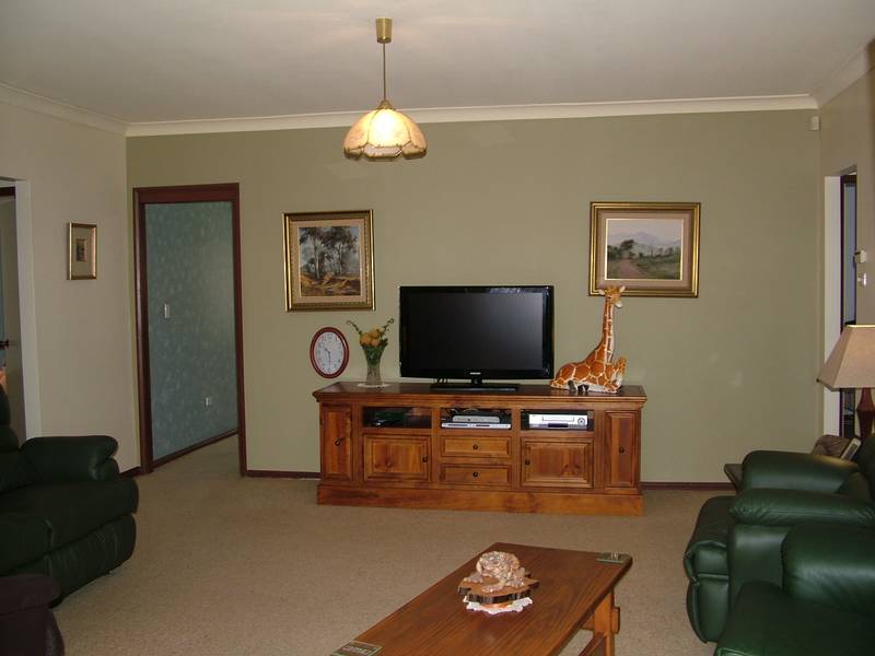 BIG BLOCK OVERLOOKING BLUE BAY Picture 3