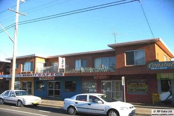 2 BEDROOM FLAT Picture 1