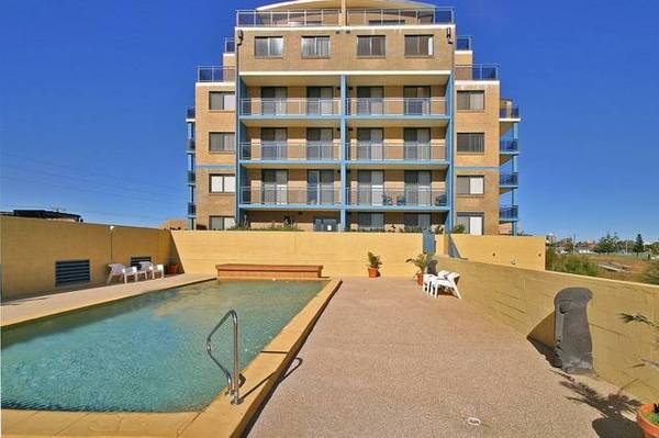 MODERN 3 BEDROOM UNIT Picture 1