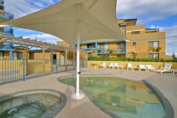 MODERN 3 BEDROOM UNIT Picture 2