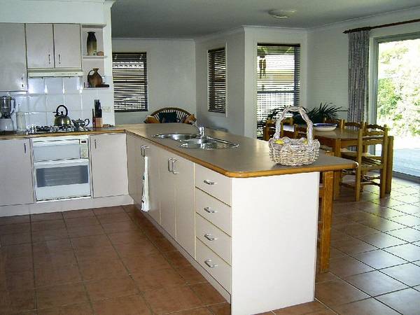 4 BEDROOM HOME IN BATEAU BAY Picture 4 BEDROOM HOME IN BATEAU BAY Picture