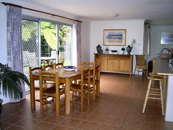 4 BEDROOM HOME IN BATEAU BAY Picture 4 BEDROOM HOME IN BATEAU BAY Picture