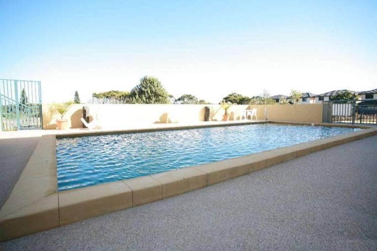 MODERN ONE BEDDER Picture 3