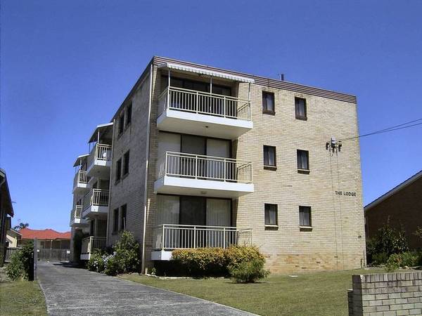 **BACK ON THE MARKET**AFFORDABLE 2 BEDROOM UNIT Picture