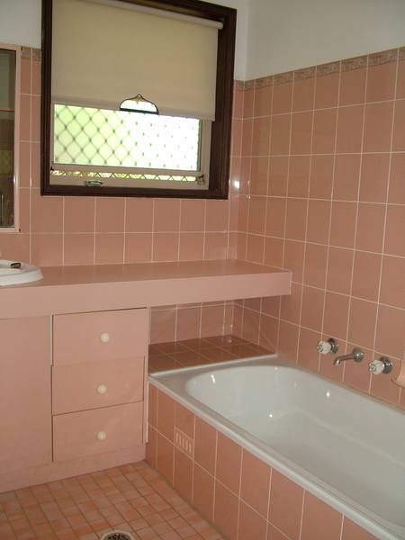 3 BEDROOM VILLA Picture 3