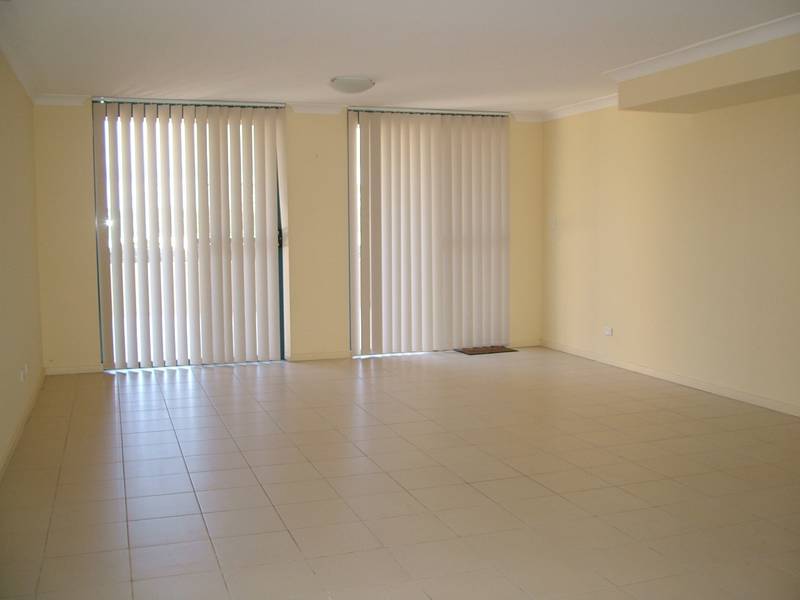 SPACIOUS GROUND FLOOR UNIT Picture SPACIOUS GROUND FLOOR UNIT Picture