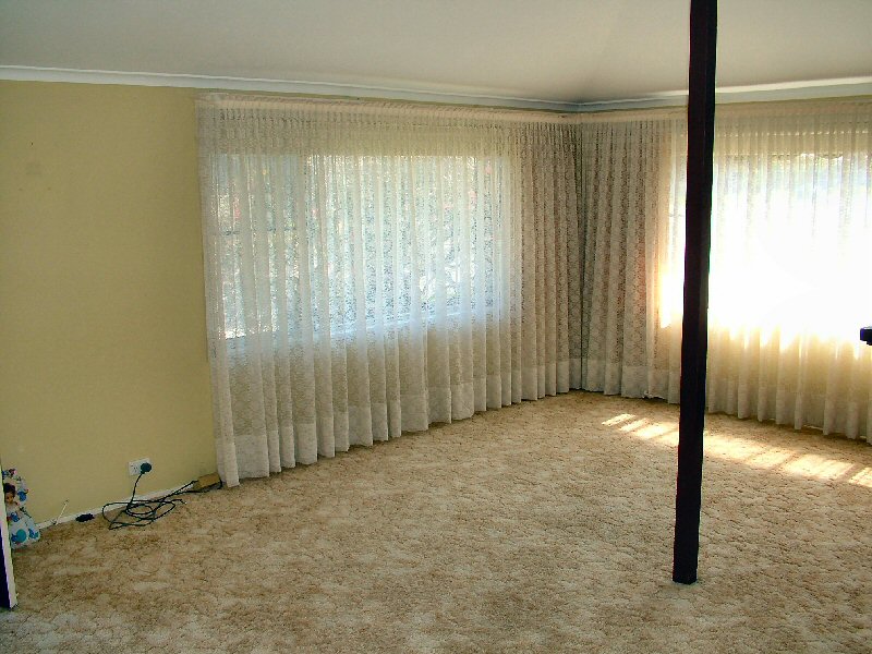 2 BEDROOM HOUSE CLOSE TO TOWN Picture 3