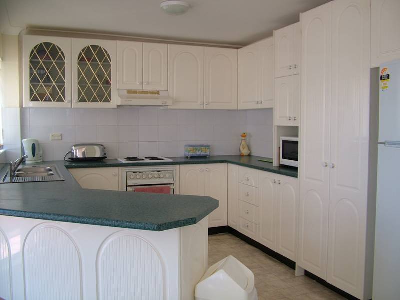 FURNISHED 4 BEDDER Picture 2