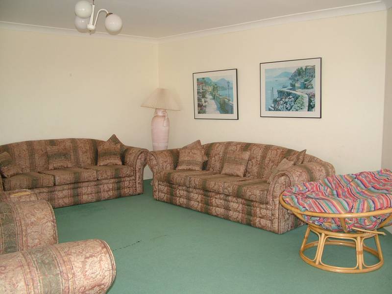 FURNISHED 4 BEDDER Picture 3