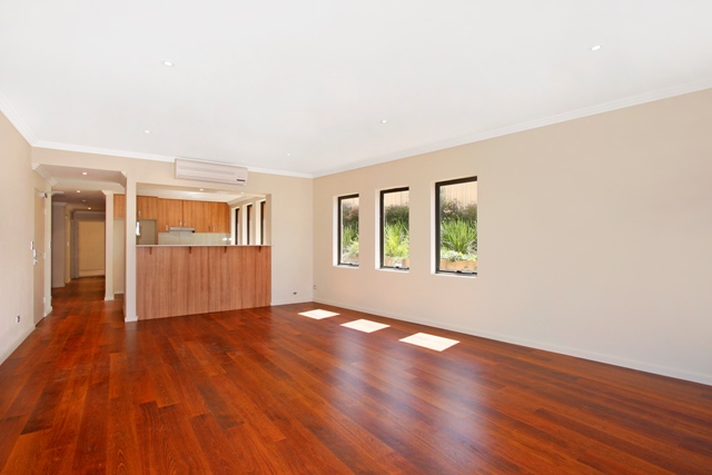 BARGAIN APARTMENT Picture 1