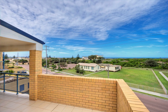 UNDER INSTRUCTION FROM THE MORTGAGEE Picture 2