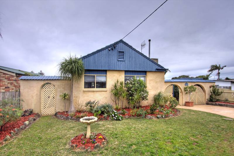 4 Eloora Road, Blue Bay: Picture