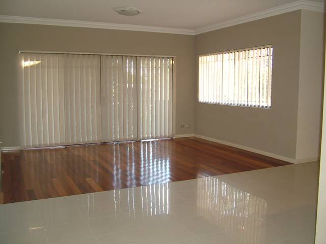 LARGE & CLASSY Picture 3