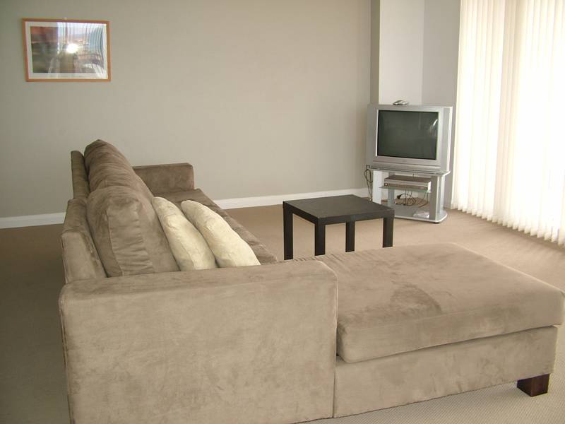 STYLISH APARTMENT- AVAILABLE FURNISHED OR UNFURNISHED Picture 1