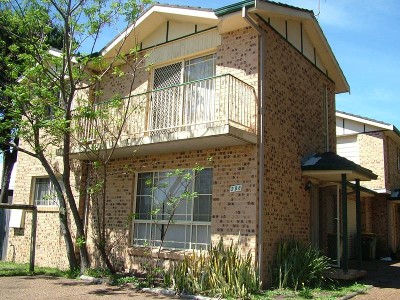 AFFORDABLE 2 BEDROOM TOWNHOUSE- AVAILABLE NOW!!! Picture