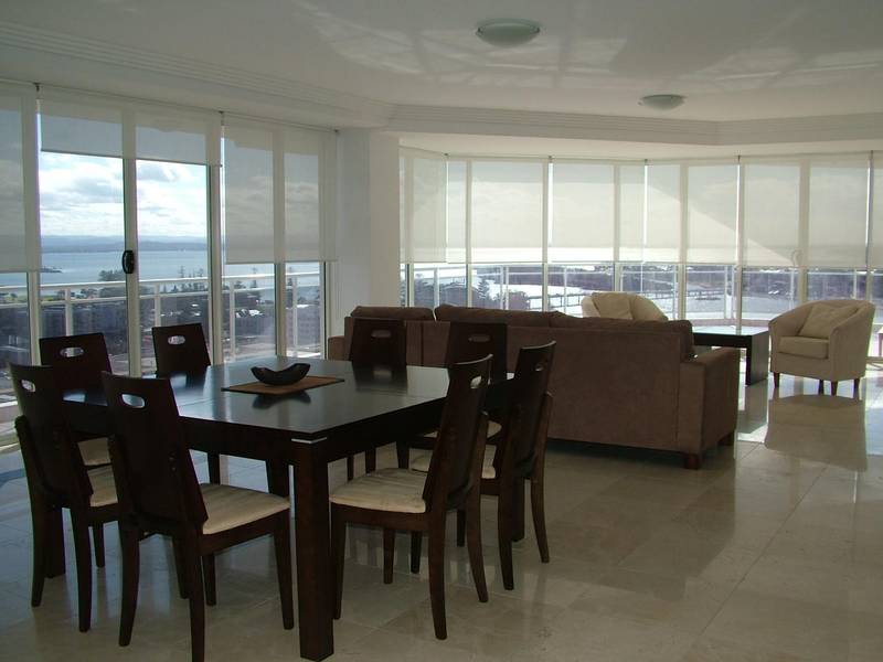 IMMACULATE APARTMENT WITH SWEEPING VIEWS- AVAILABLE FURNISHED OR UNFURNISHED Picture 1
