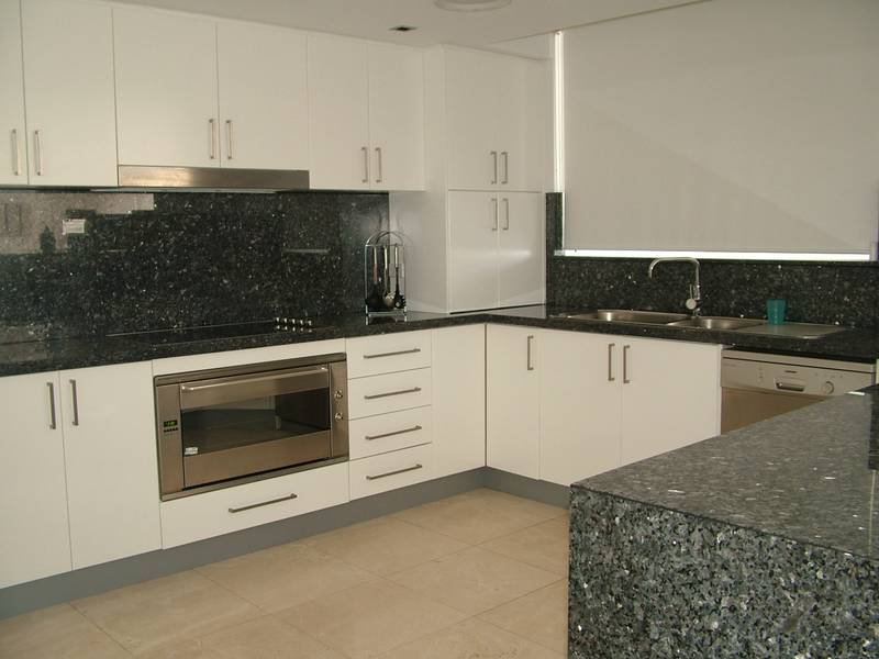 IMMACULATE APARTMENT WITH SWEEPING VIEWS- AVAILABLE FURNISHED OR UNFURNISHED Picture 2