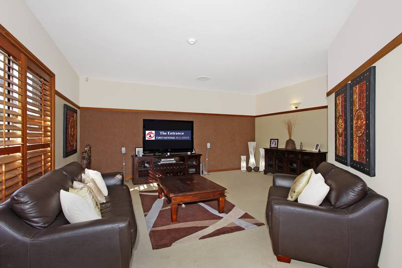 BEAUTIFUL LARGE FAMILY FOME Picture 3