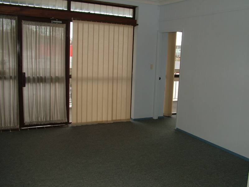 CENTRALLY LOCATED Picture 2