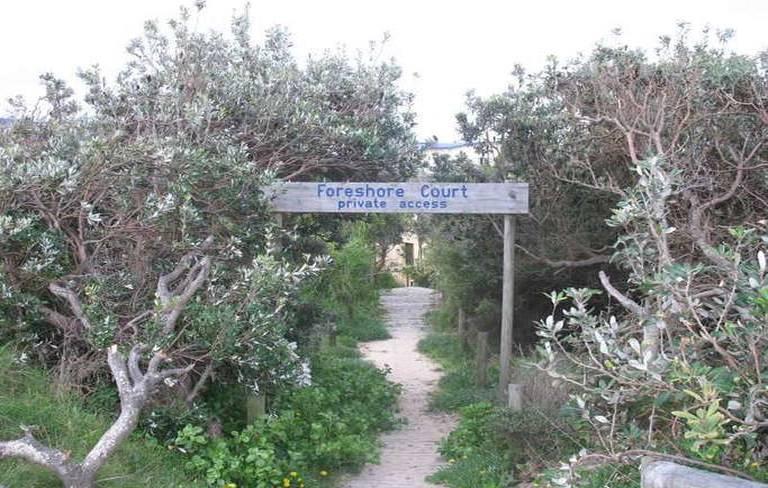 3 BEDDER ON THE BEACHFRONT Picture 3