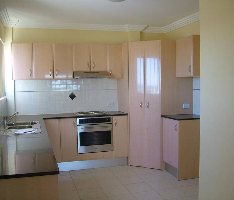 AFFORDABLE UNIT ON THE TOP FLOOR WITH VIEWS Picture 1