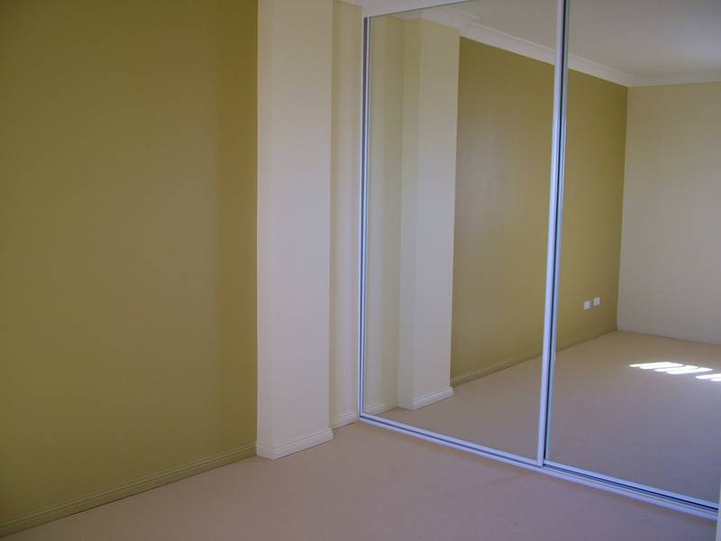 AFFORDABLE UNIT ON THE TOP FLOOR WITH VIEWS Picture 2